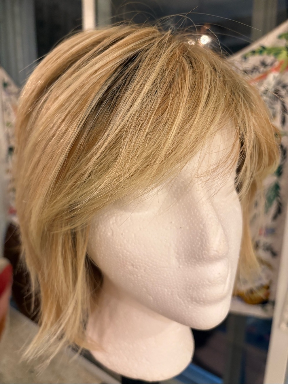 TONI BRATTIN FASHION FLAIR Short Shag Heat Friendly Synthetic Wig! Blonde Rooted - Picture 4 of 12
